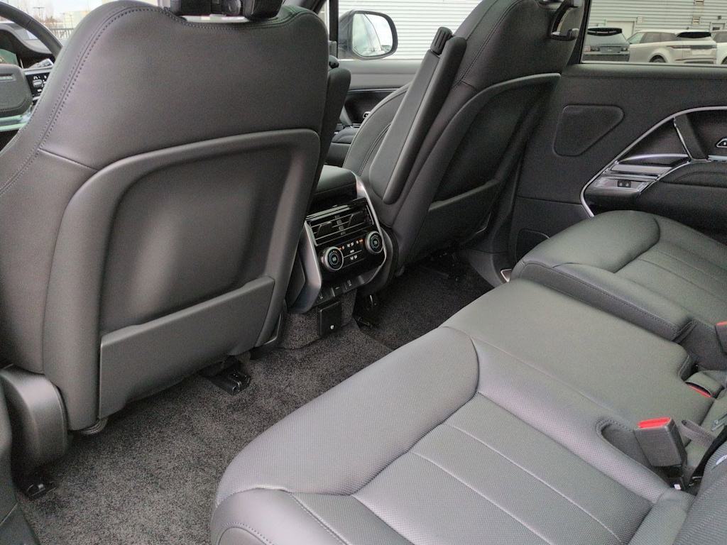 Thumbnail: 2026 Land Rover Range Rover - 11