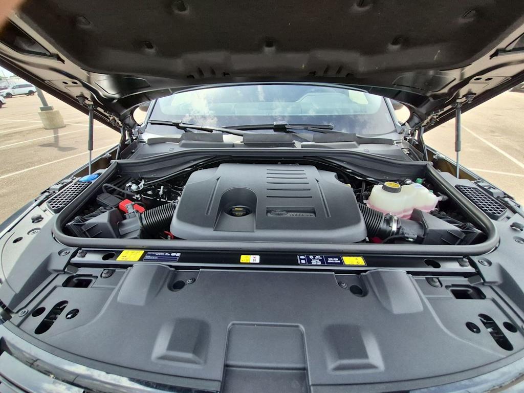 Thumbnail: 2026 Land Rover Range Rover - 8