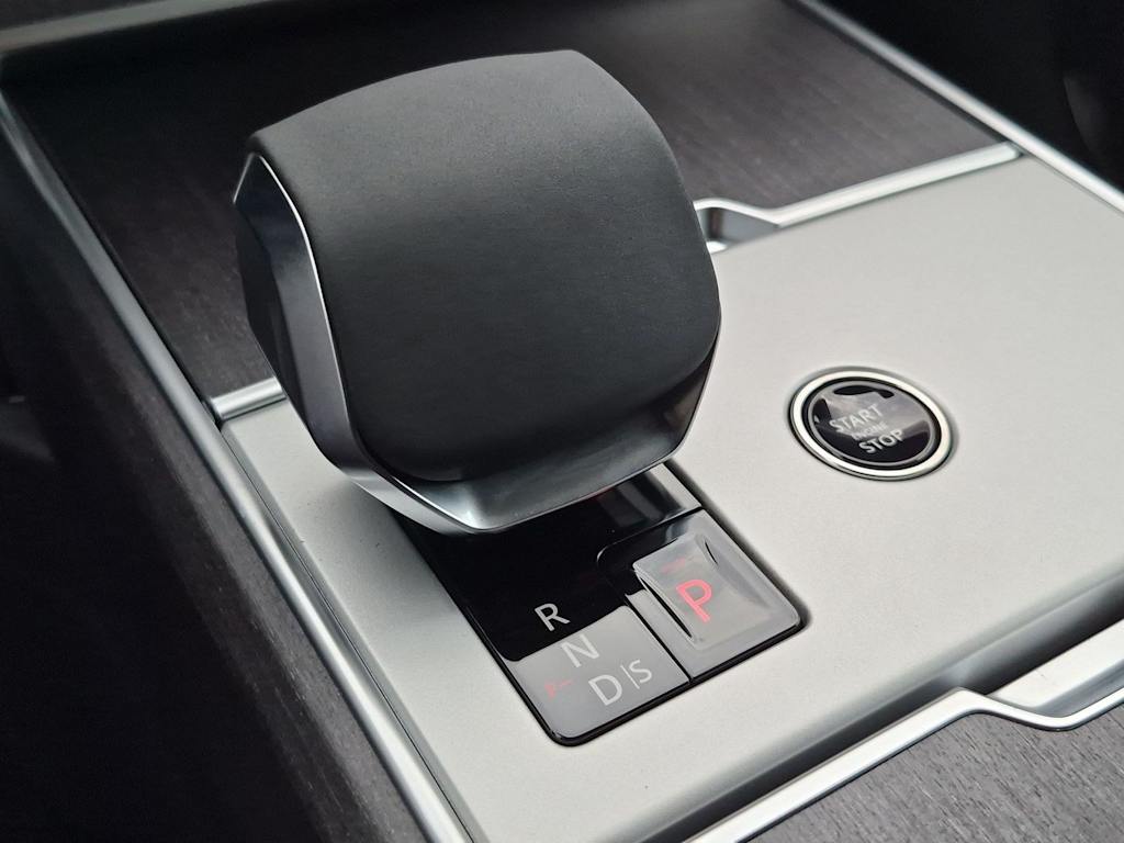 Thumbnail: 2026 Land Rover Range Rover - 15