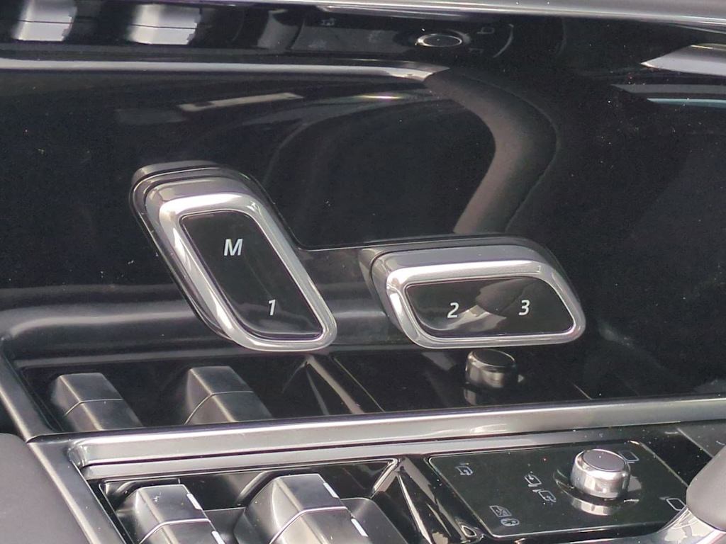 Thumbnail: 2025 Land Rover Range Rover - 15