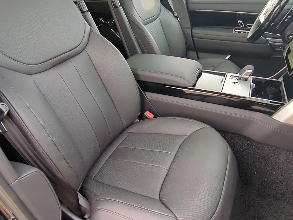 Thumbnail: 2025 Land Rover Range Rover - 28