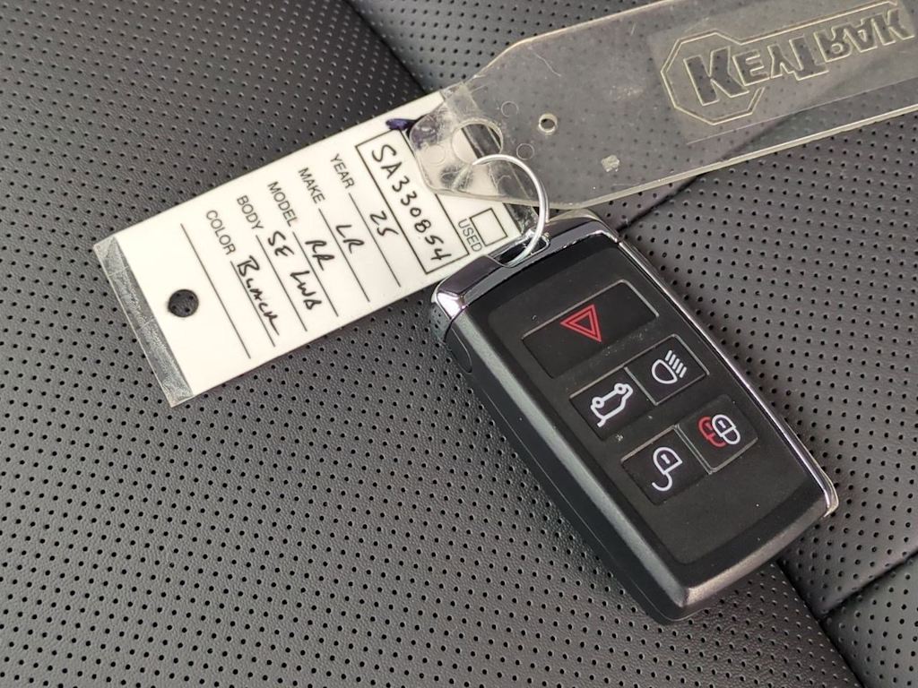 Thumbnail: 2025 Land Rover Range Rover - 37