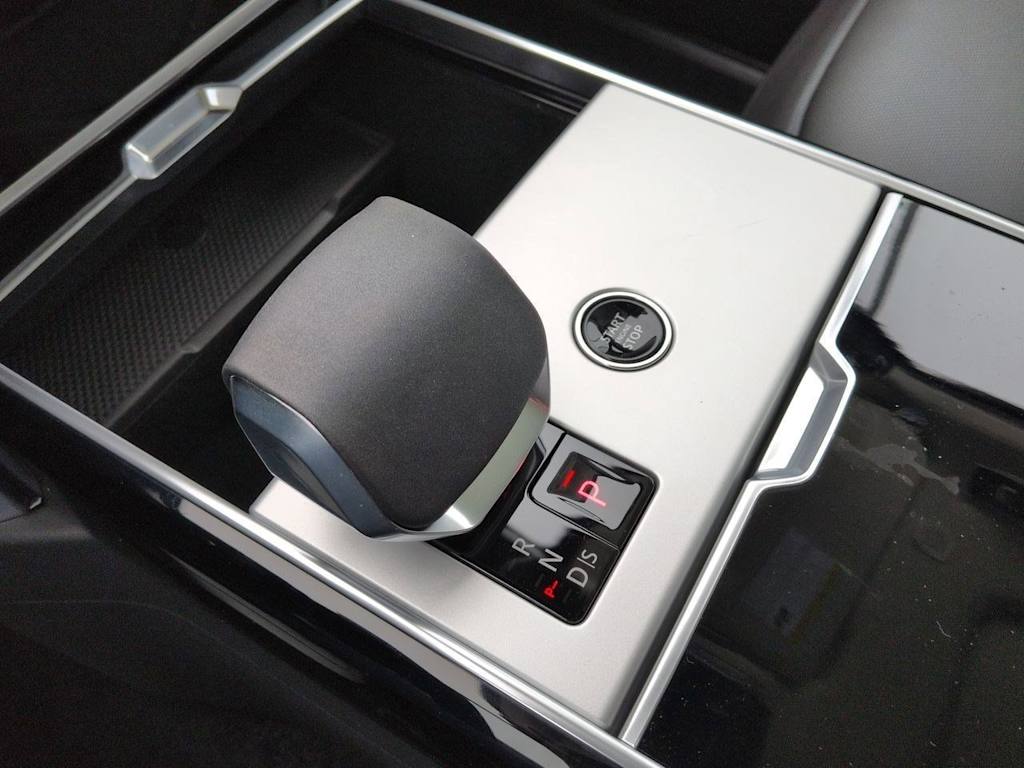 Thumbnail: 2026 Land Rover Range Rover - 37