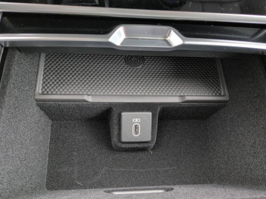 Thumbnail: 2026 Land Rover Range Rover - 36