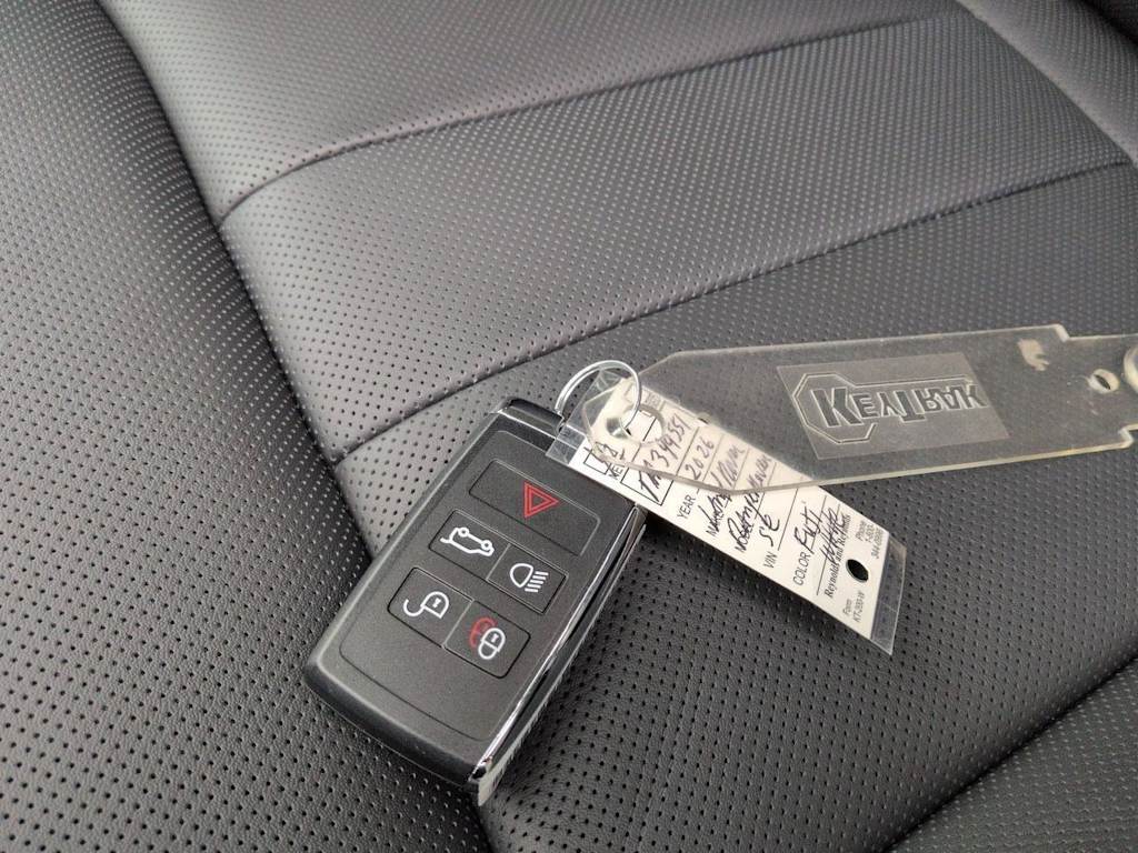 Thumbnail: 2026 Land Rover Range Rover - 17