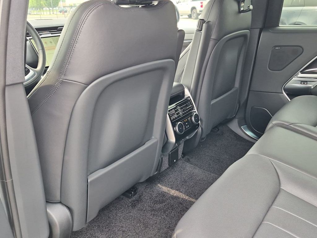 Thumbnail: 2026 Land Rover Range Rover - 13