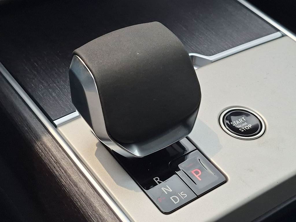 Thumbnail: 2026 Land Rover Range Rover - 36