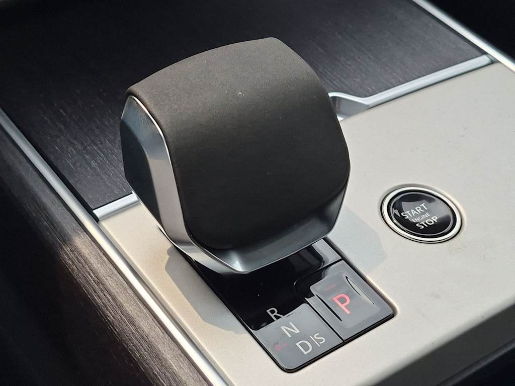 Thumbnail: 2026 Land Rover Range Rover - 7