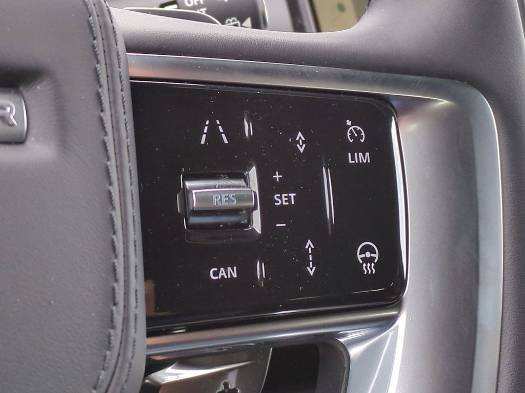 2025 Land Rover Range Rover SE 28