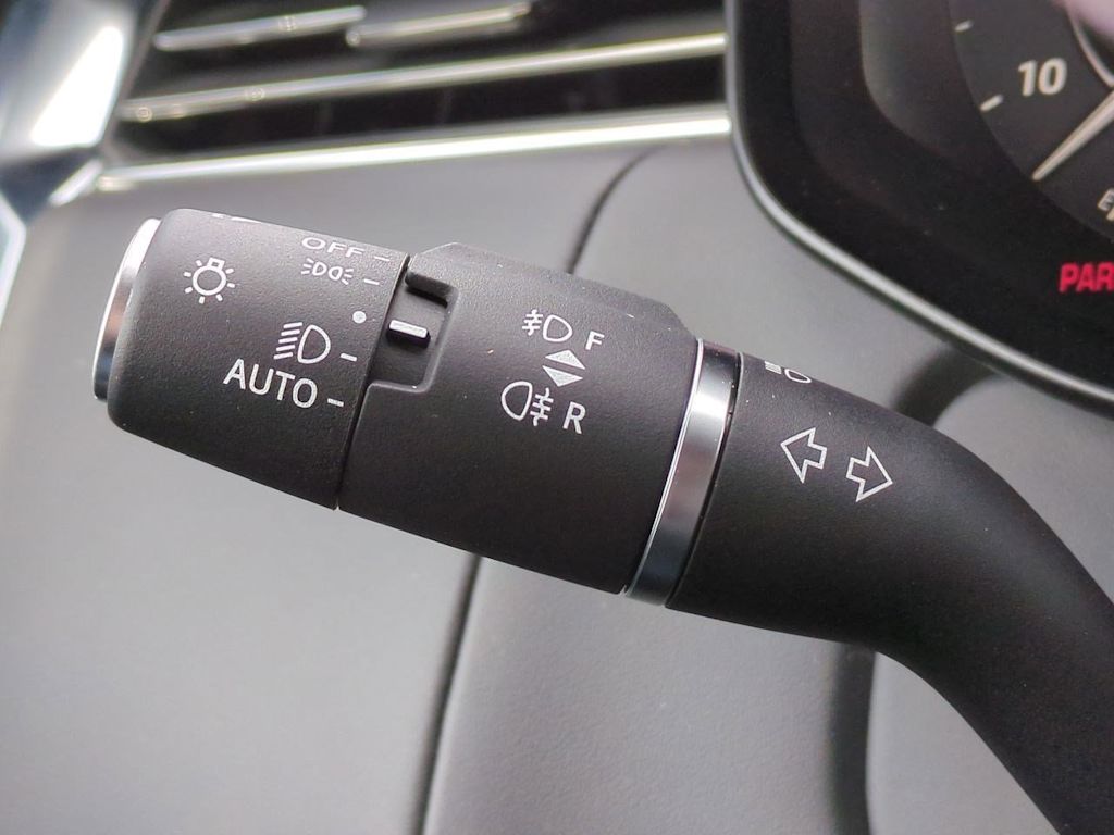 2025 Land Rover Range Rover SE 30
