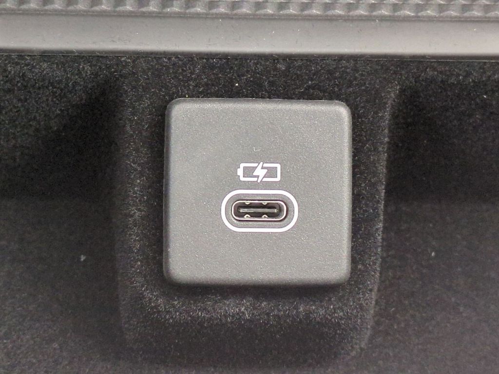 2025 Land Rover Range Rover SE 34
