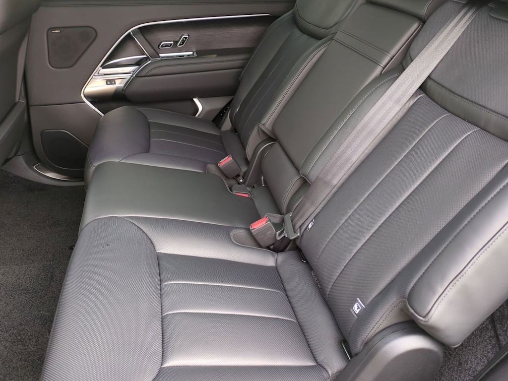 2025 Land Rover Range Rover SE 12