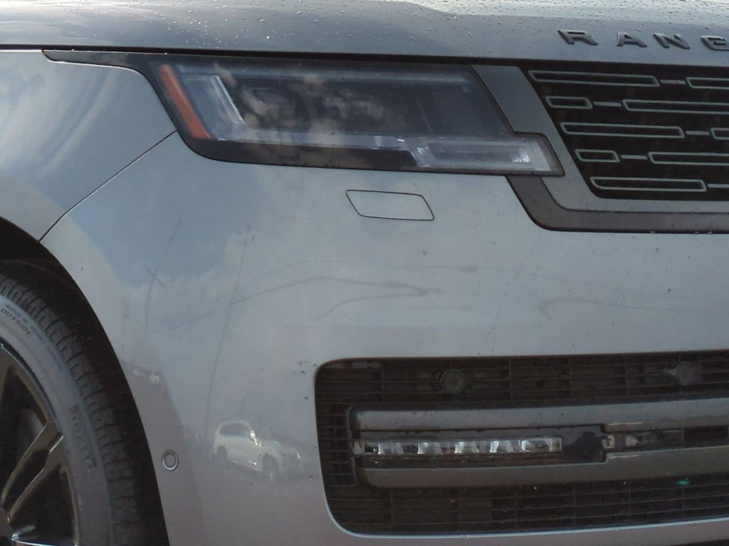 2025 Land Rover Range Rover SE 21