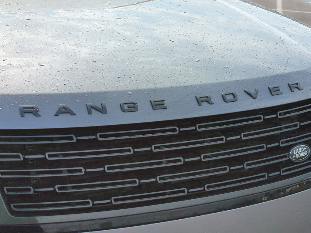 2025 Land Rover Range Rover SE 22