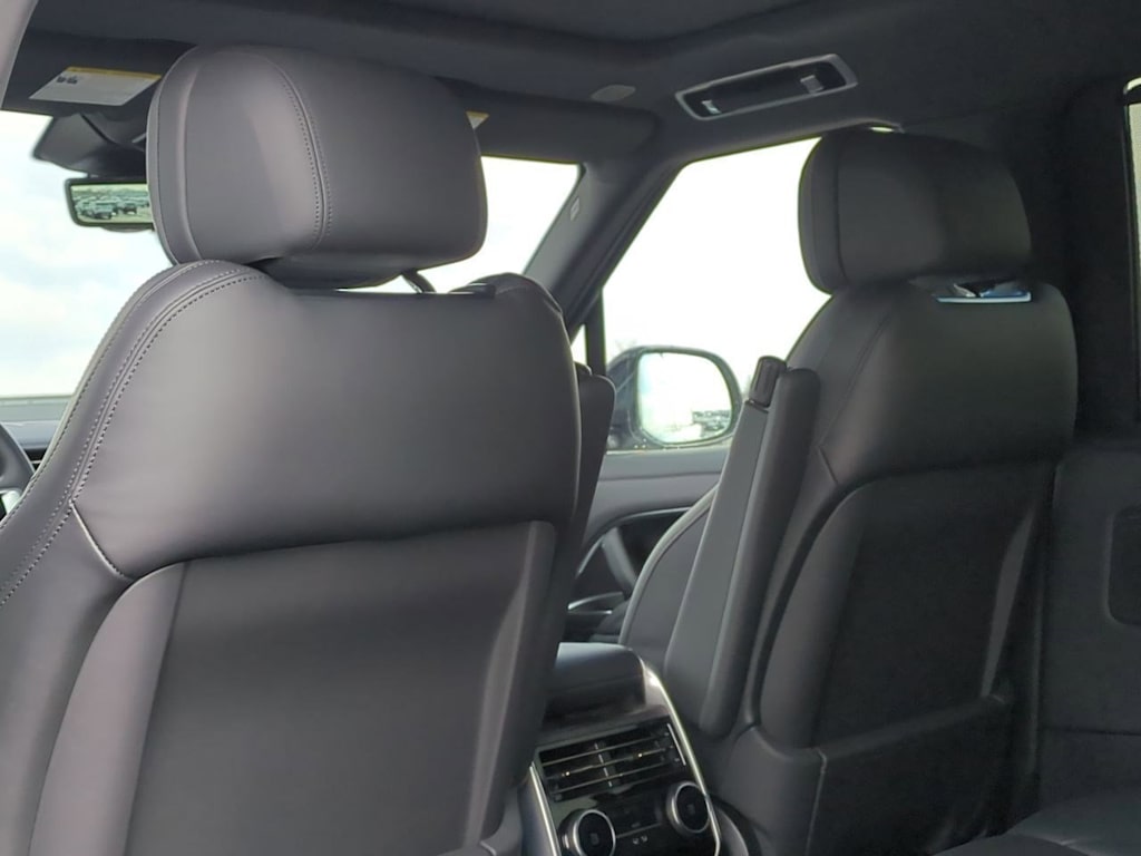 2025 Land Rover Range Rover SE 17