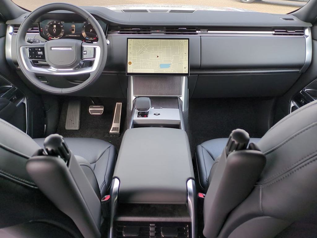 2025 Land Rover Range Rover SE 9