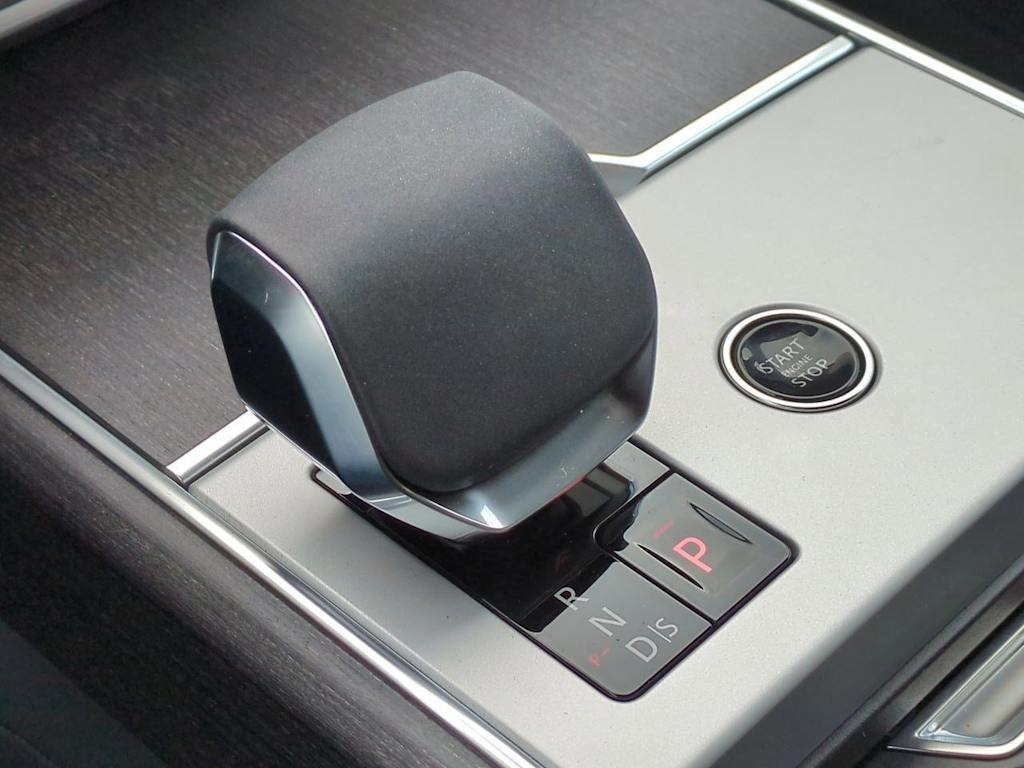 2025 Land Rover Range Rover SE 35