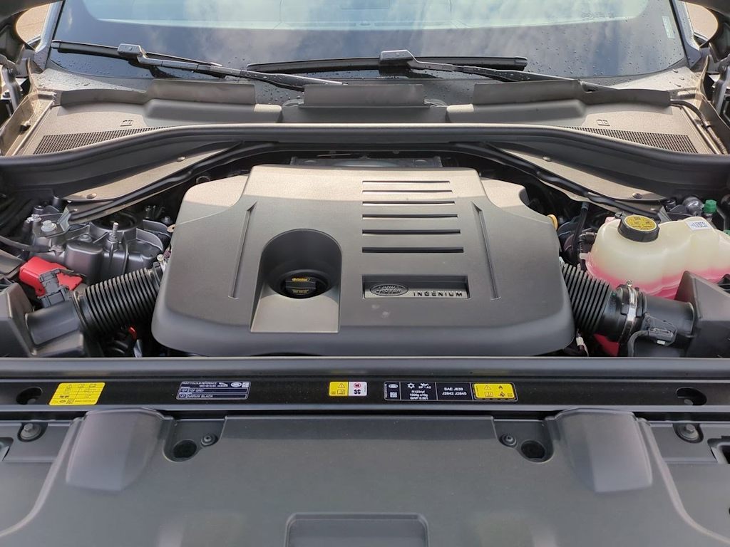 2025 Land Rover Range Rover SE 8