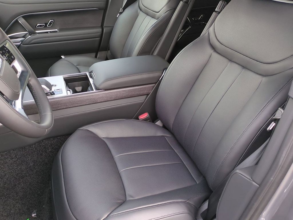 2025 Land Rover Range Rover SE 10