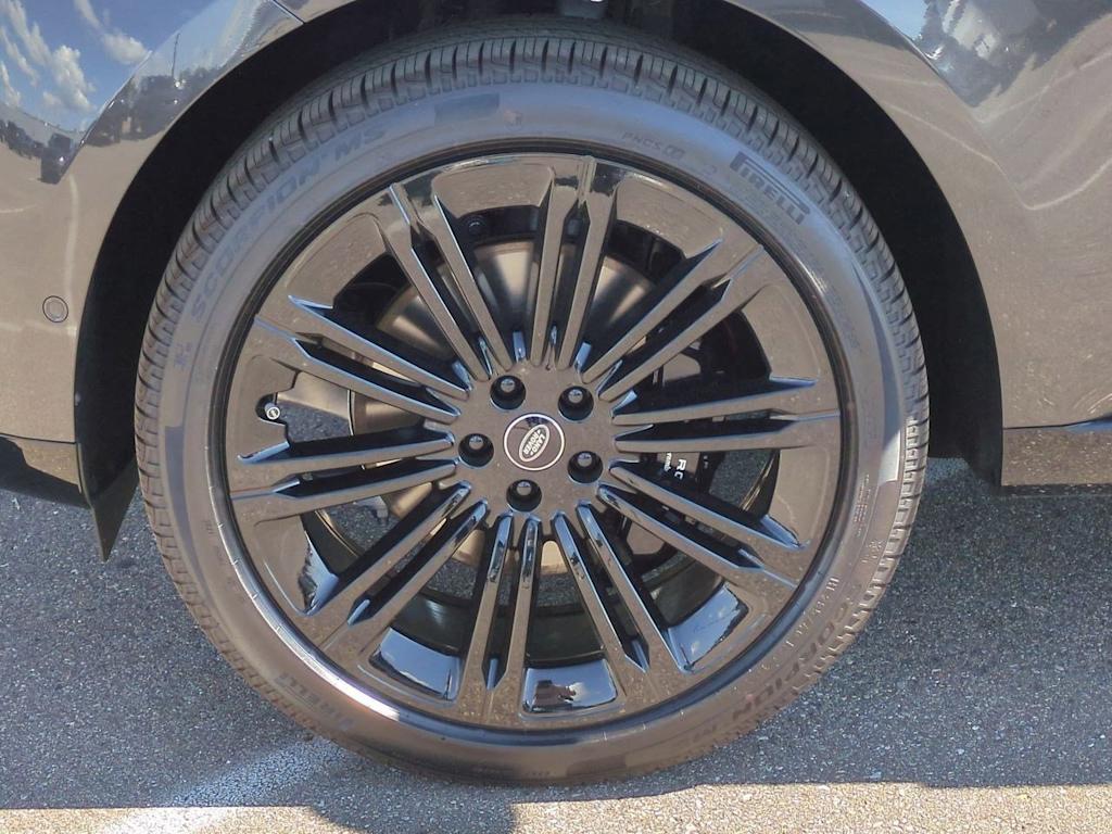 Thumbnail: 2025 Land Rover Range Rover - 7