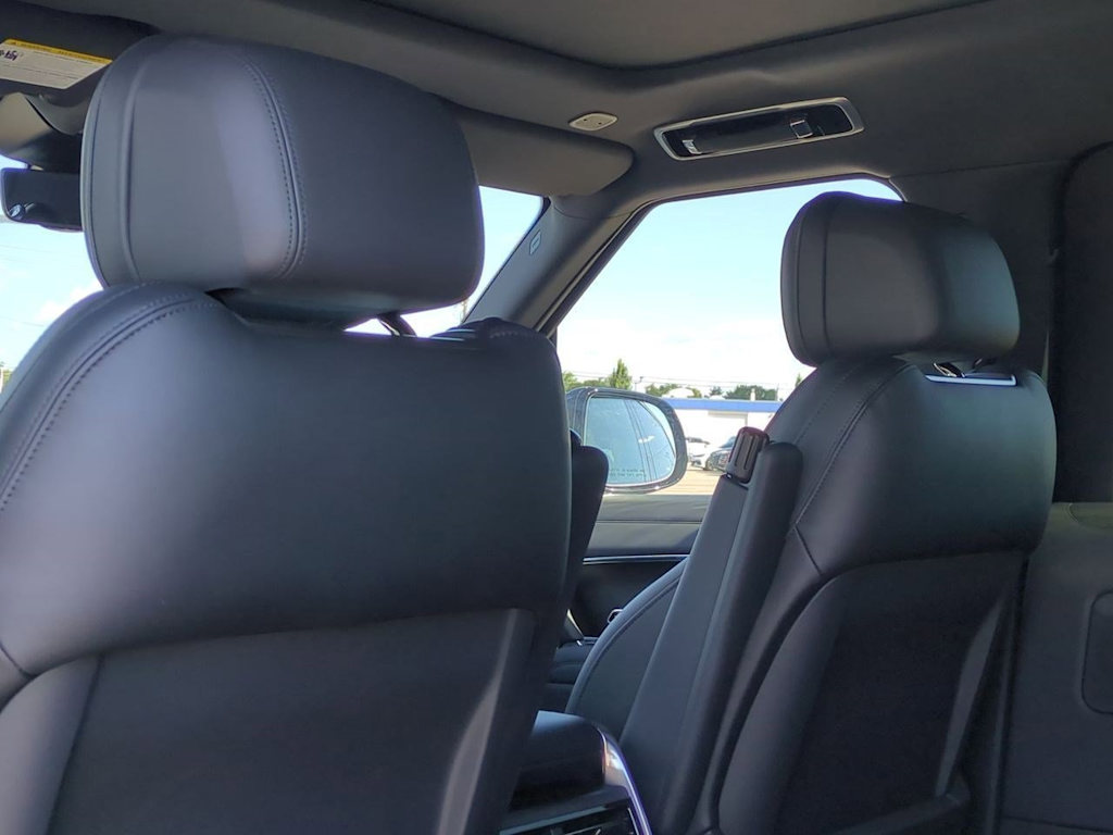 Thumbnail: 2025 Land Rover Range Rover - 15