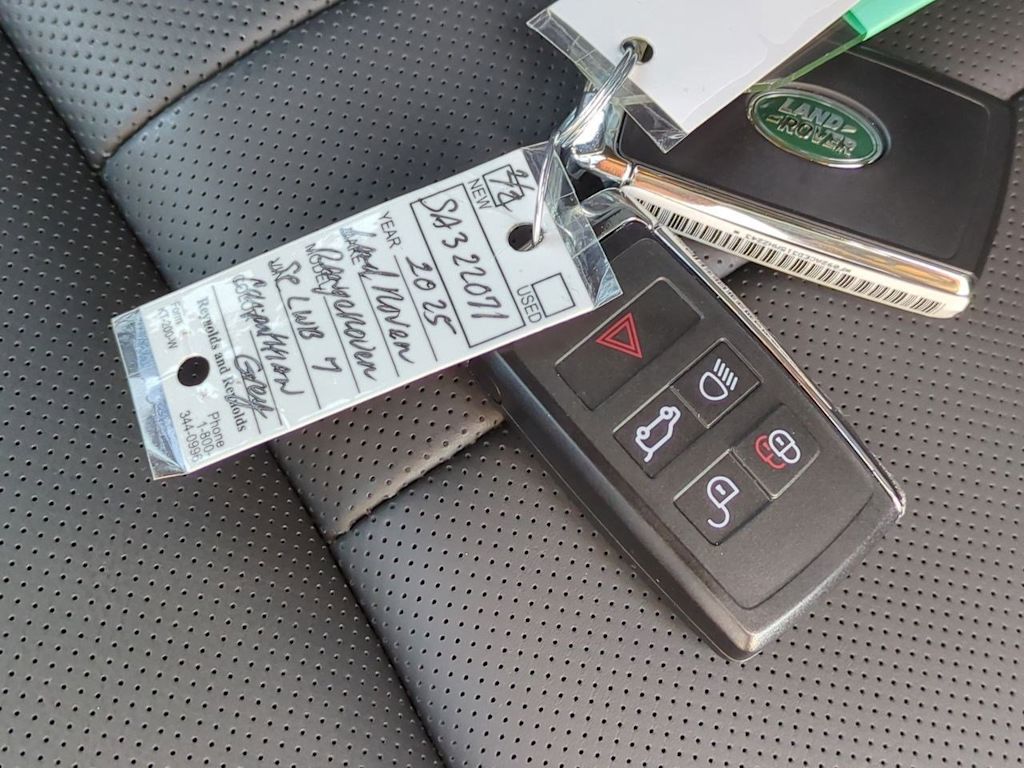 Thumbnail: 2025 Land Rover Range Rover - 37