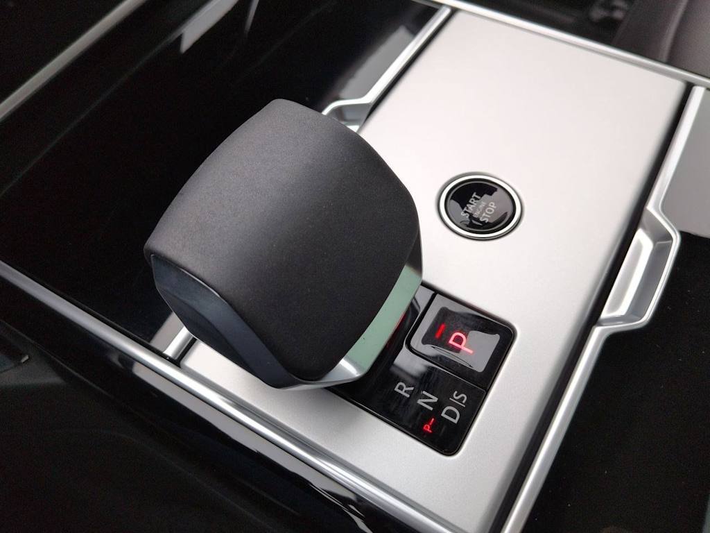 Thumbnail: 2026 Land Rover Range Rover - 36