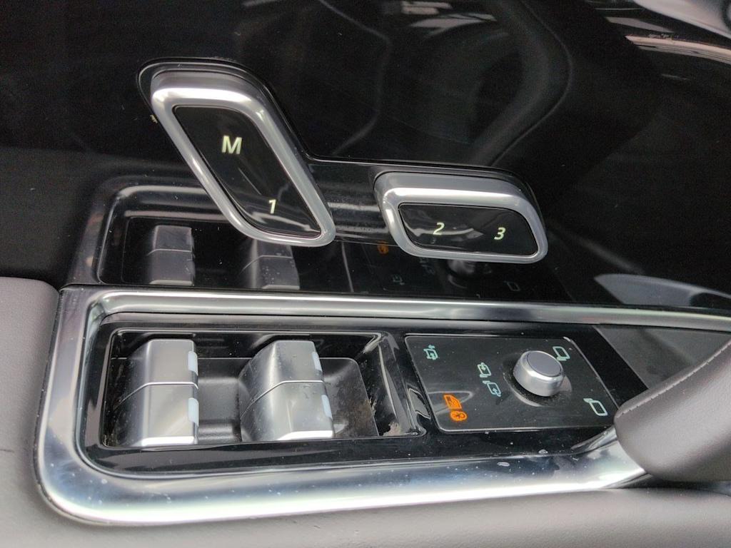 Thumbnail: 2026 Land Rover Range Rover - 23