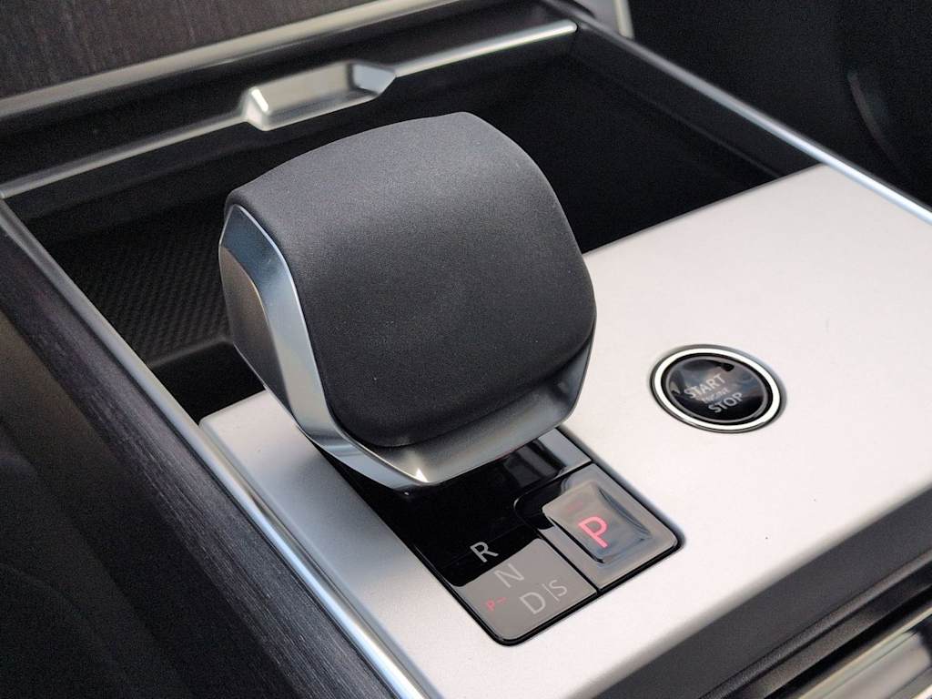 Thumbnail: 2026 Land Rover Range Rover - 15
