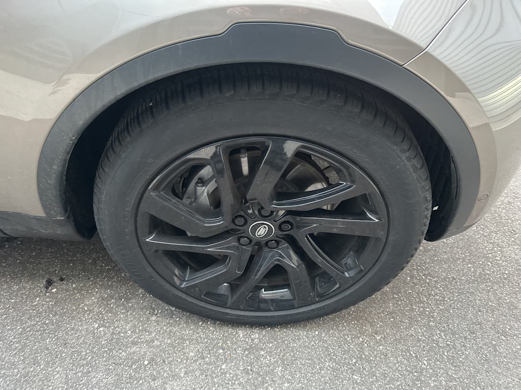 Thumbnail: 2024 Land Rover Discovery - 18