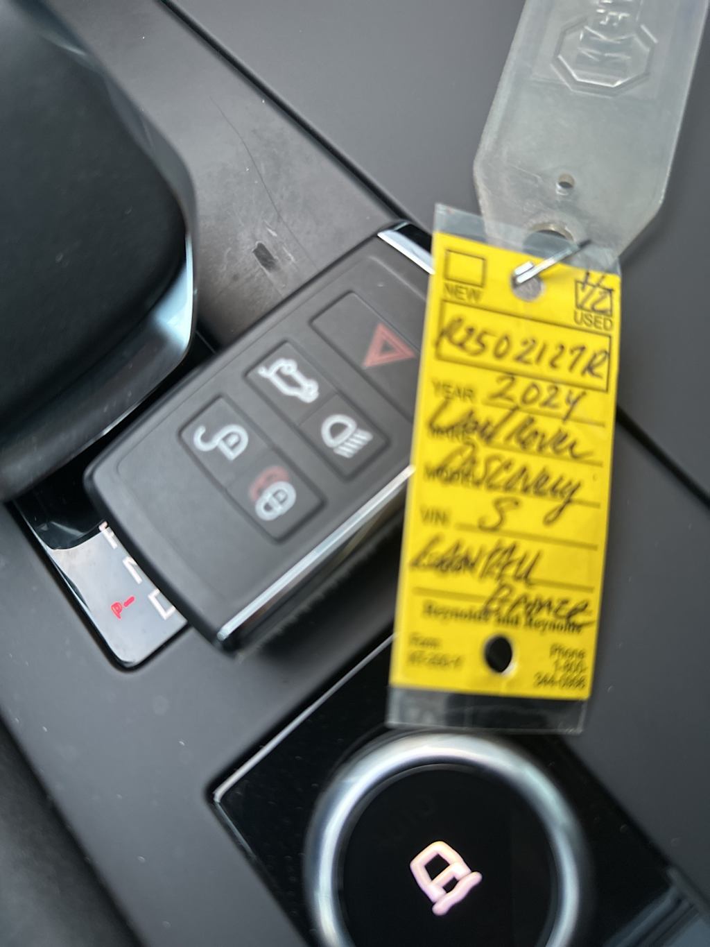 Thumbnail: 2024 Land Rover Discovery - 12