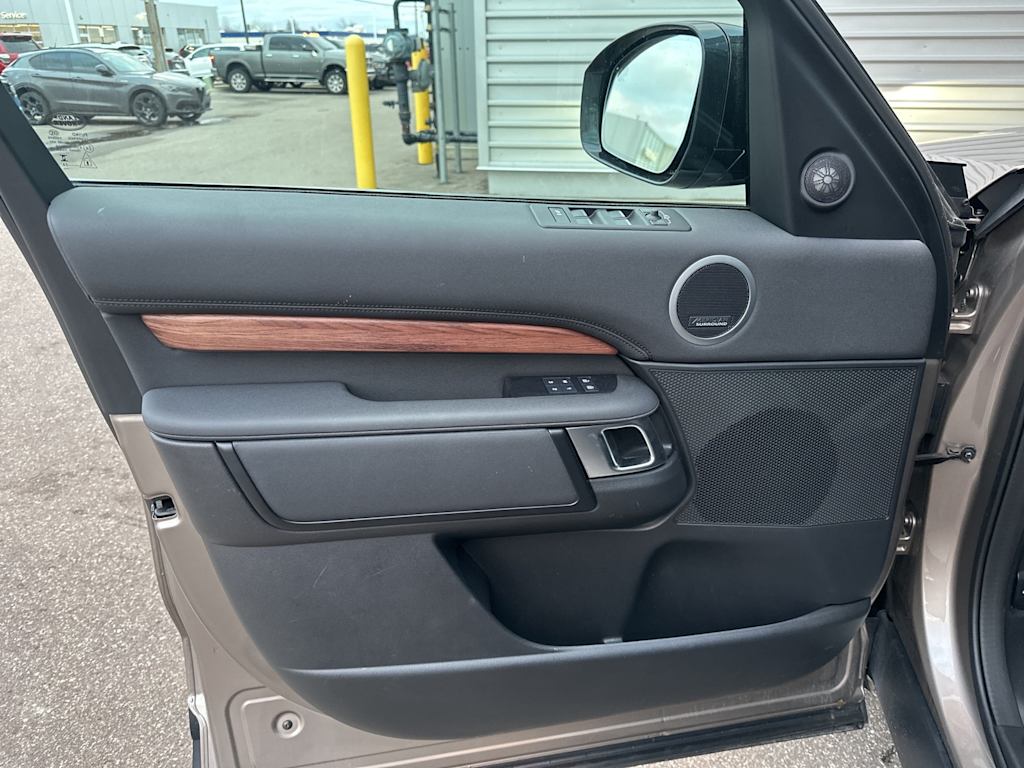 Thumbnail: 2024 Land Rover Discovery - 23