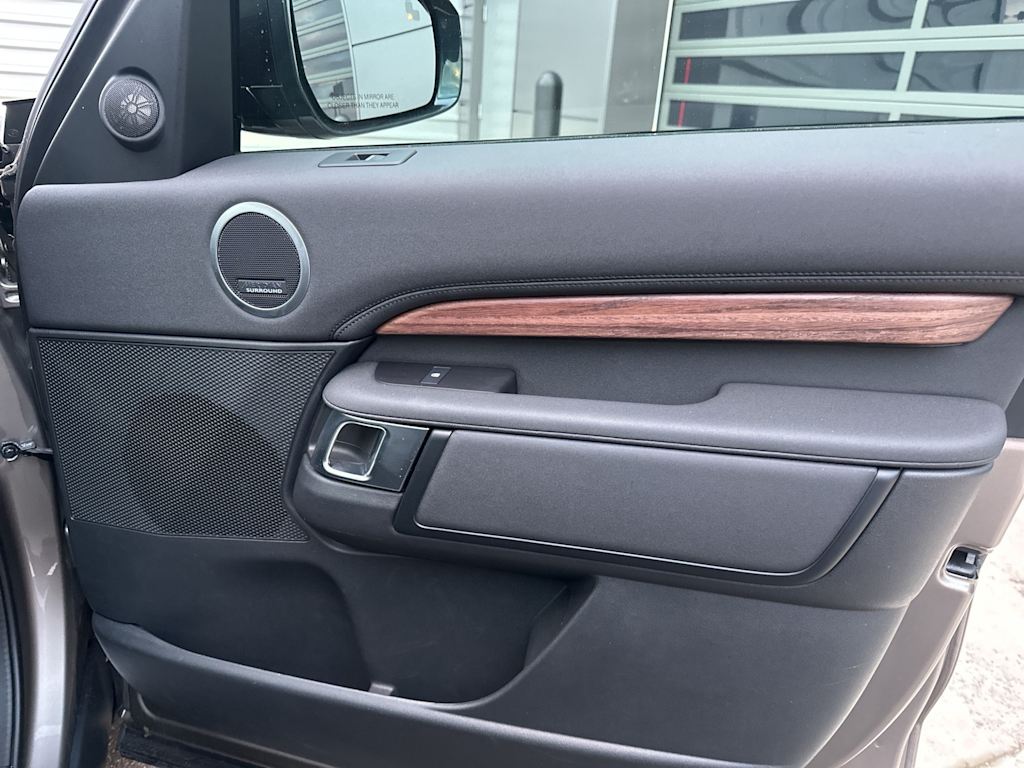 Thumbnail: 2024 Land Rover Discovery - 19