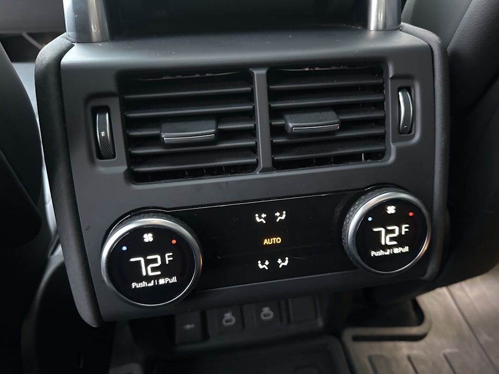 Thumbnail: 2024 Land Rover Discovery - 25