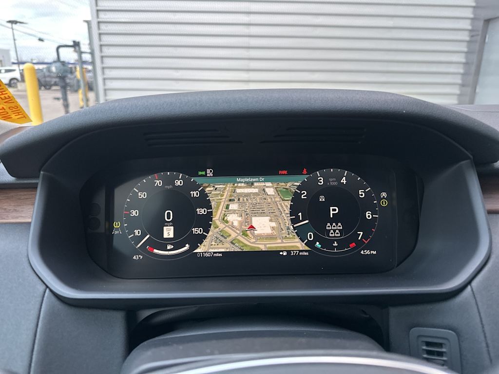 Thumbnail: 2024 Land Rover Discovery - 10