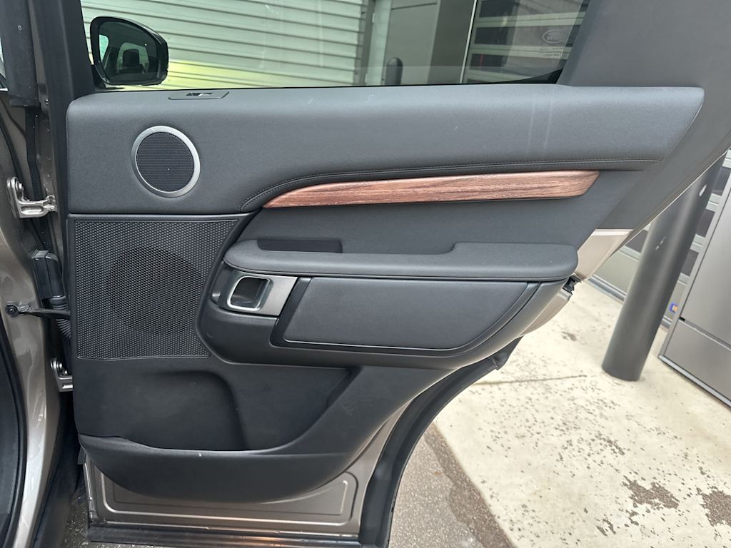 Thumbnail: 2024 Land Rover Discovery - 20