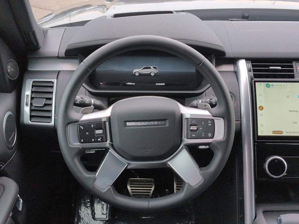 Thumbnail: 2025 Land Rover Discovery - 14