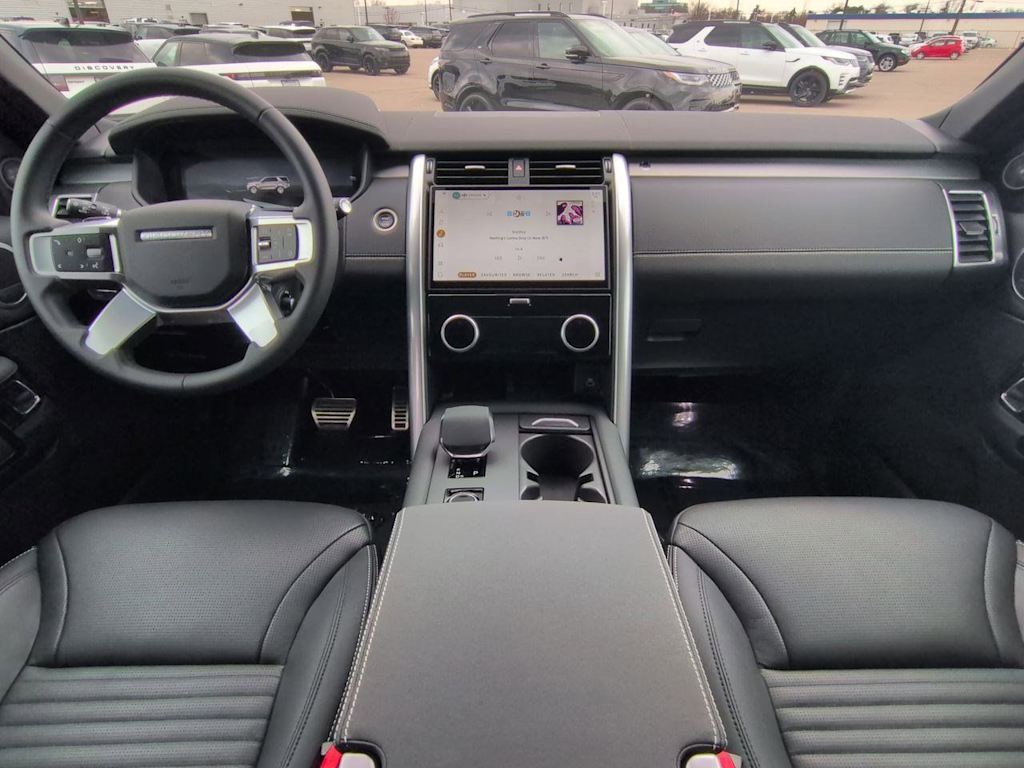Thumbnail: 2025 Land Rover Discovery - 10