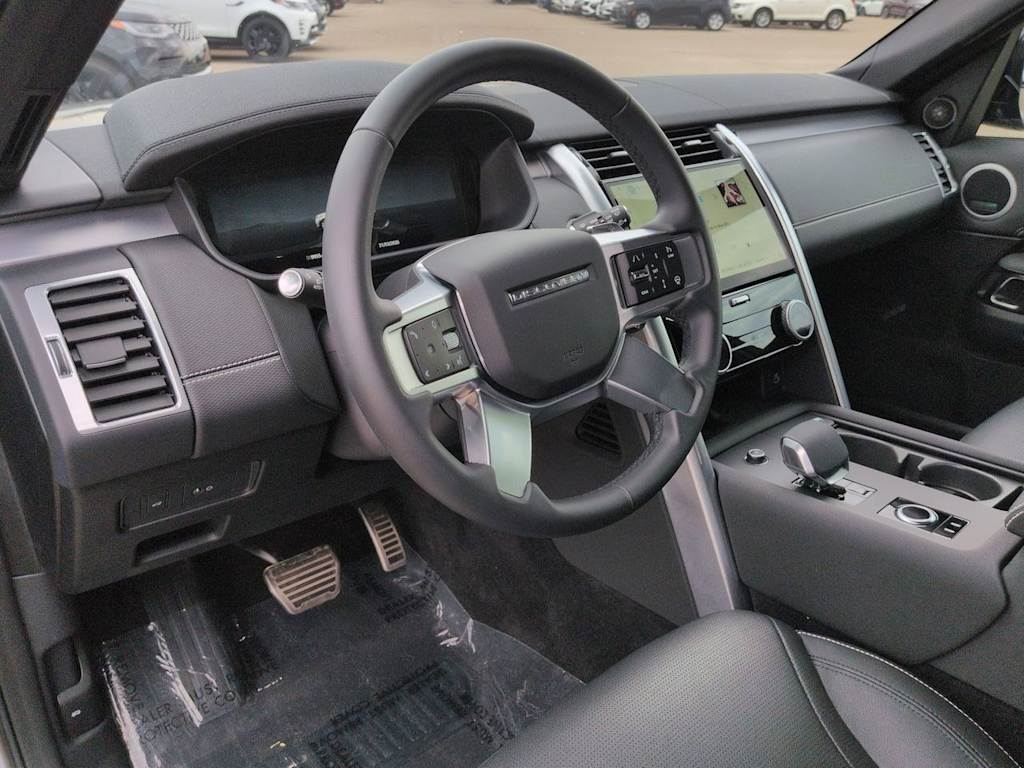 Thumbnail: 2025 Land Rover Discovery - 2