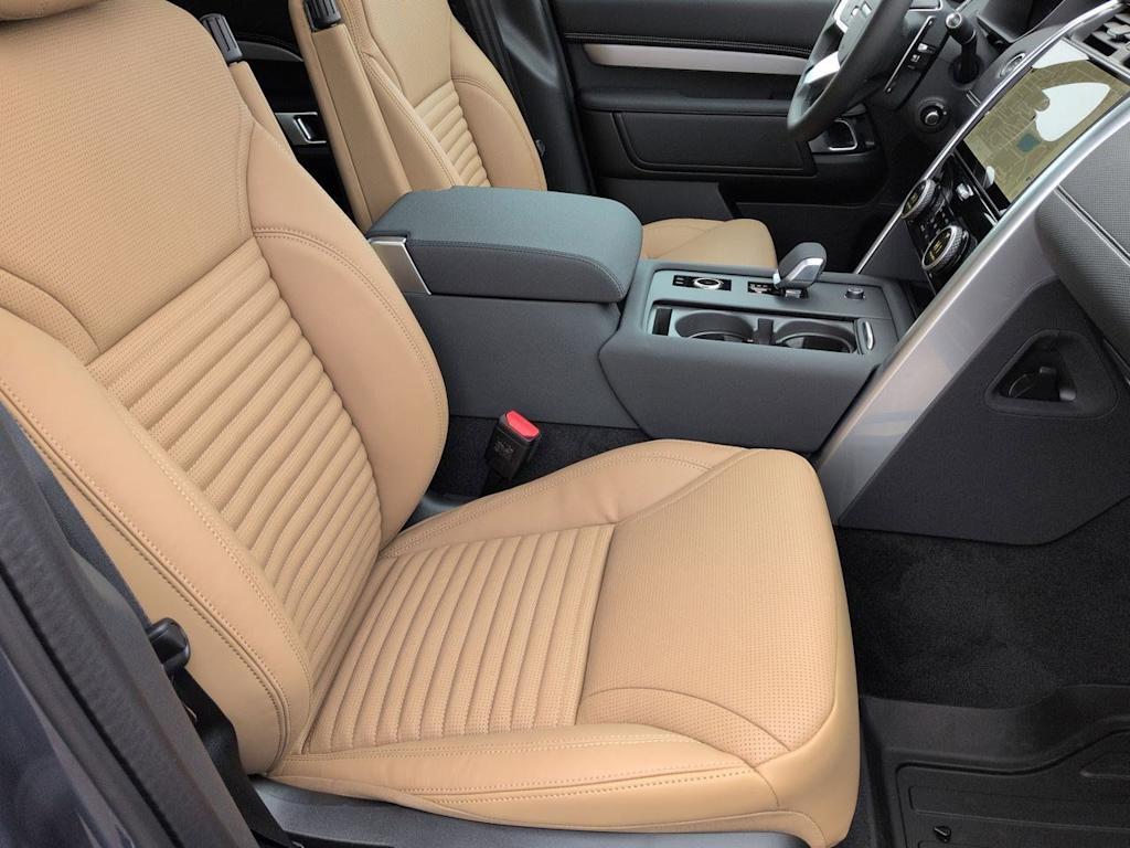 Thumbnail: 2026 Land Rover Discovery - 12