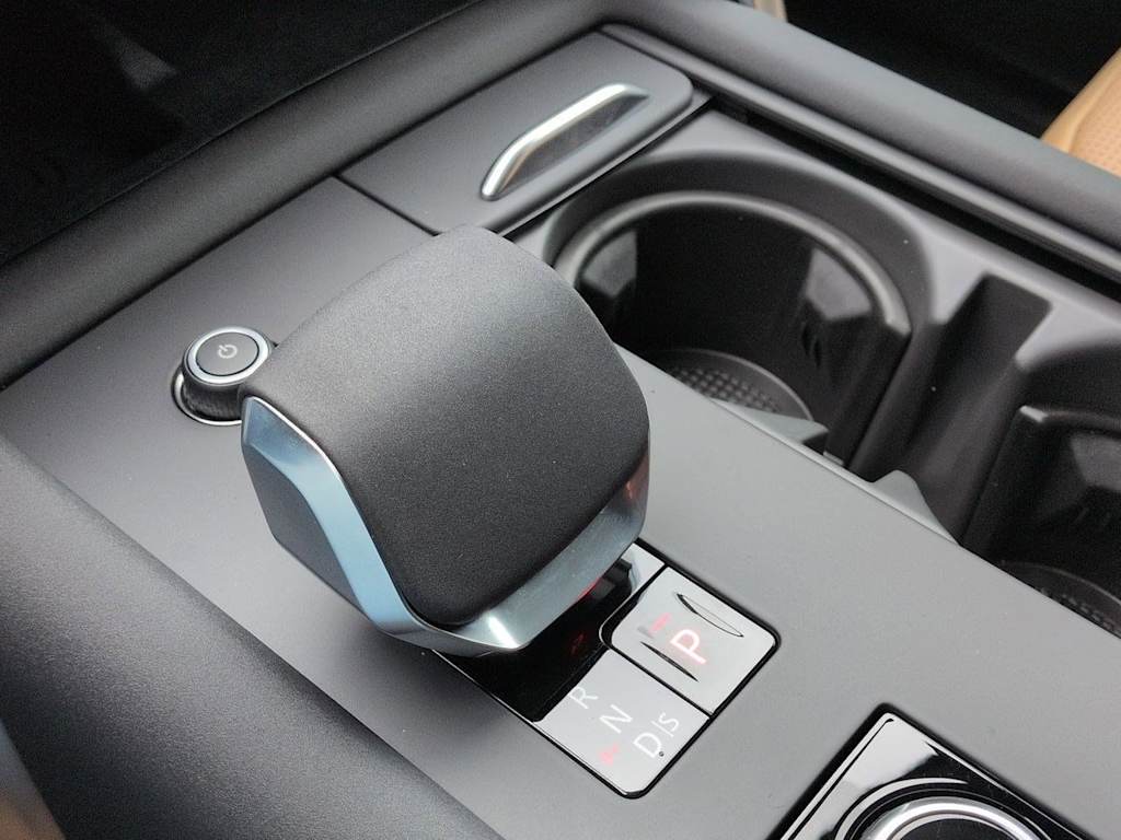 Thumbnail: 2026 Land Rover Discovery - 39