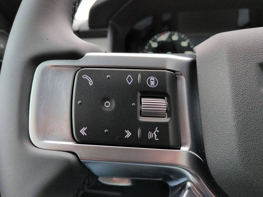 Thumbnail: 2026 Land Rover Discovery - 32