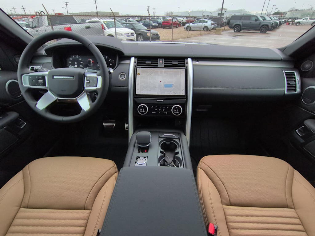 Thumbnail: 2026 Land Rover Discovery - 10