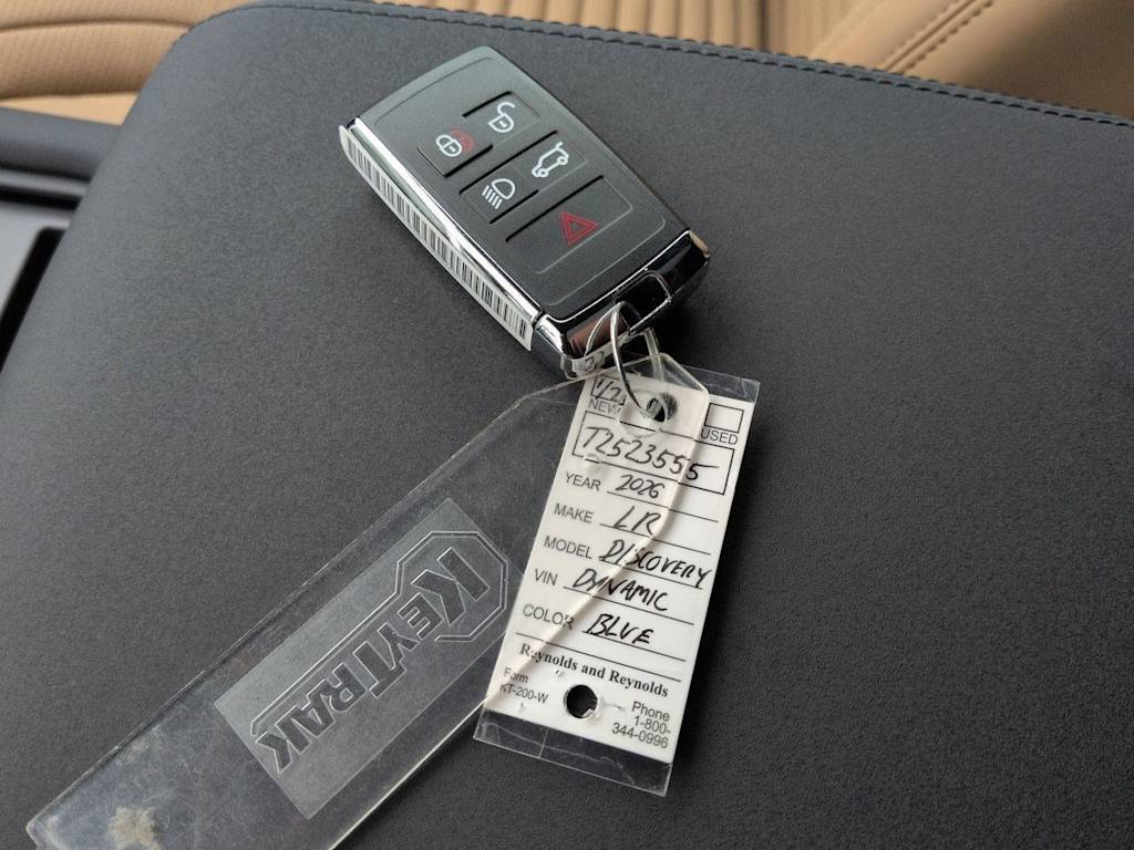 Thumbnail: 2026 Land Rover Discovery - 19