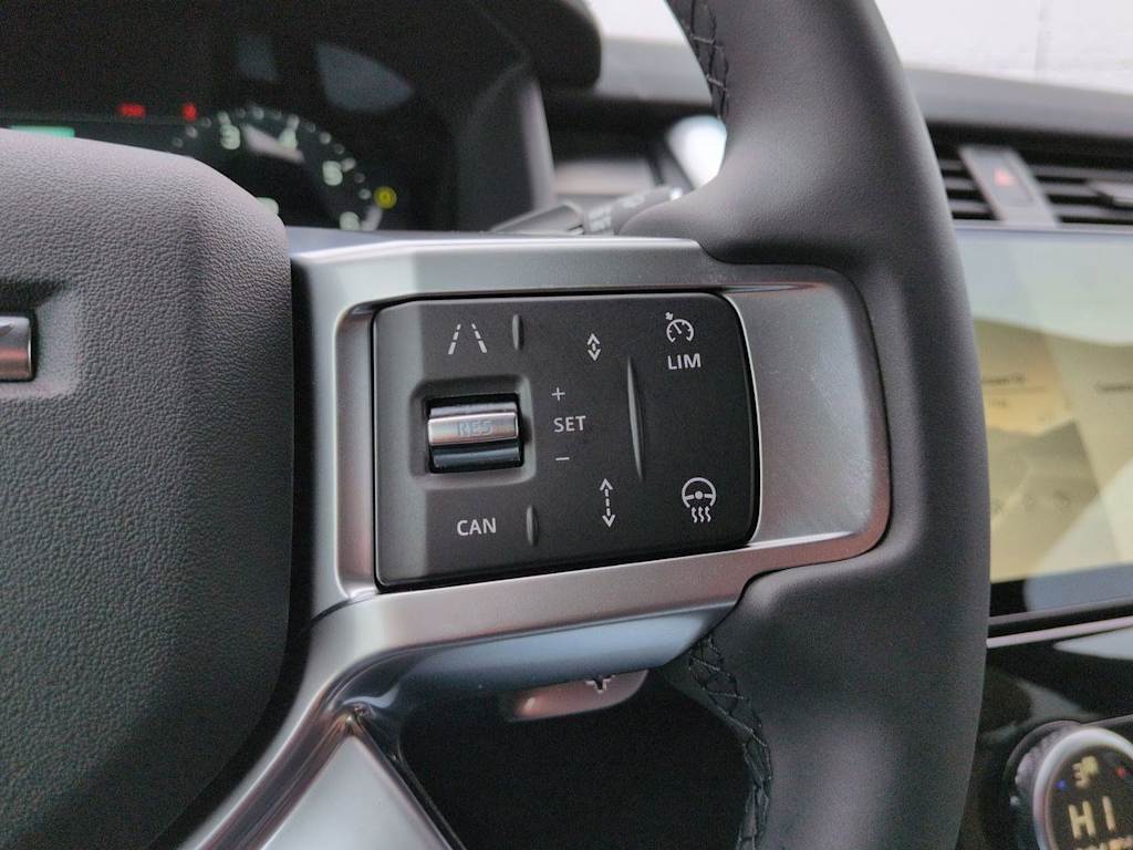 Thumbnail: 2026 Land Rover Discovery - 33