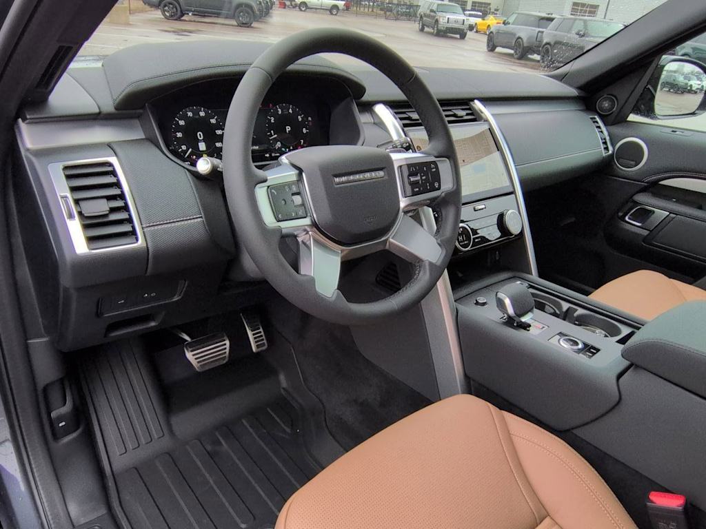 Thumbnail: 2026 Land Rover Discovery - 2