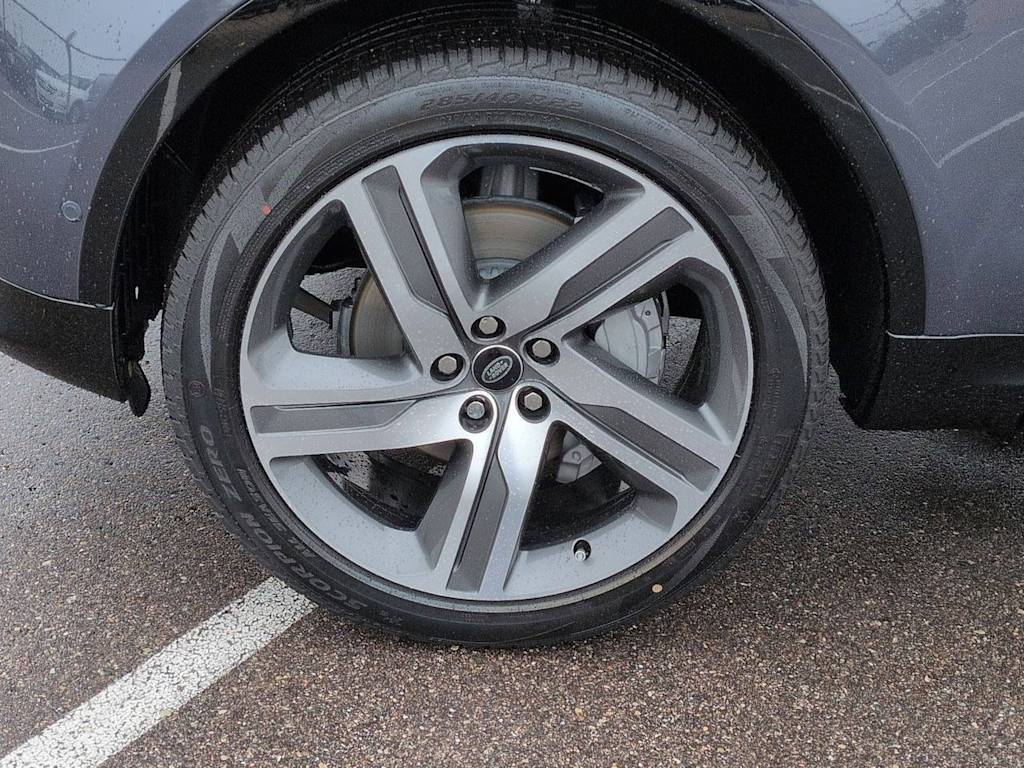 Thumbnail: 2026 Land Rover Discovery - 8