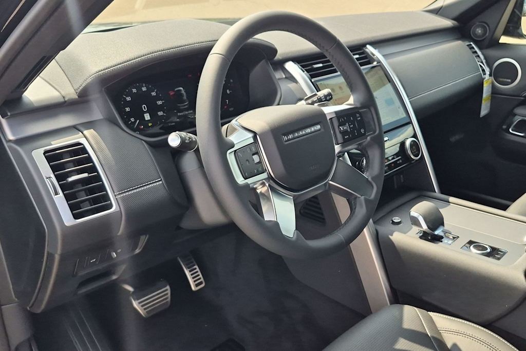 Thumbnail: 2026 Land Rover Discovery - 2