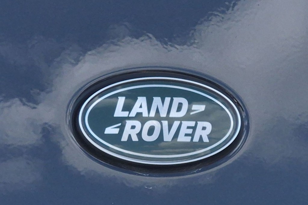 Thumbnail: 2026 Land Rover Discovery - 6