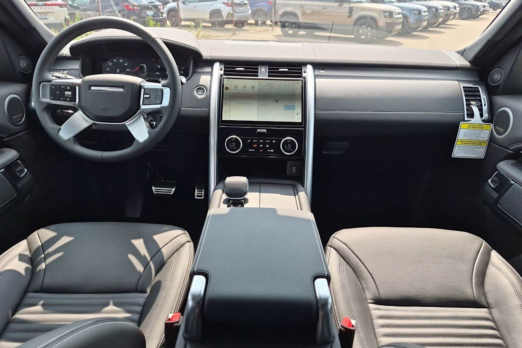 Thumbnail: 2026 Land Rover Discovery - 9